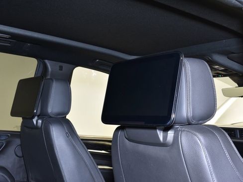 Used 2021 GMC Yukon Denali w/ Denali Premium Package image 11