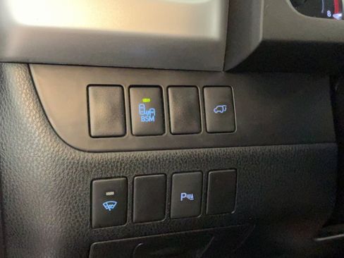 Used 2016 Toyota Highlander Limited FWD image 19