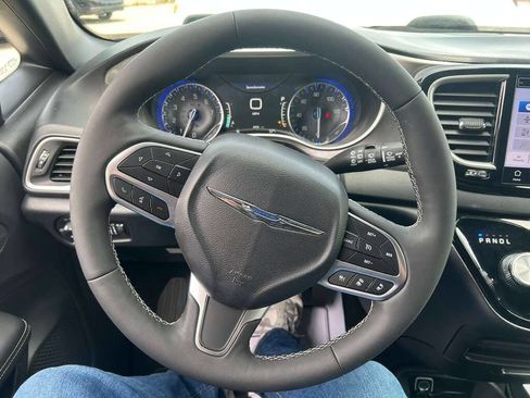 Used 2025 Chrysler Pacifica Select FWD image 13