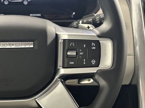 Used 2025 Land Rover Discovery S image 16