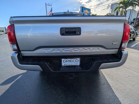 Used 2022 Toyota Tacoma SR5 w/ Technology Package image 9