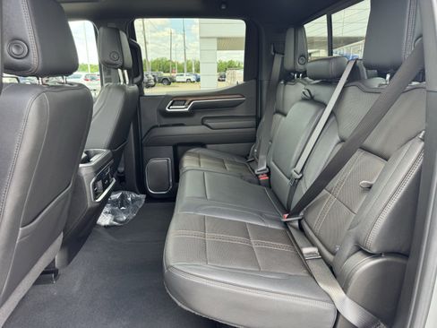 Used 2024 Chevrolet Silverado 1500 High Country w/ Technology Package AWD/4WD image 30