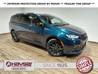 Used 2025 Chrysler Pacifica Limited w/ Trailer Tow Group