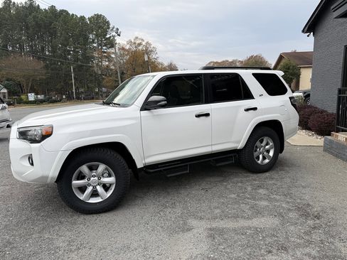 Used 2019 Toyota 4Runner SR5 Premium image 1
