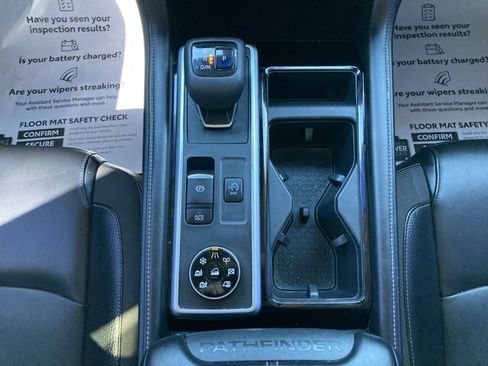 Used 2022 Nissan Pathfinder SL image 27