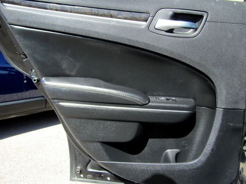 Used 2016 Chrysler 300 C image 28