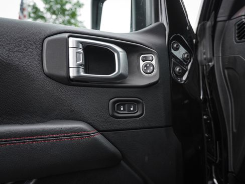 Used 2018 Jeep Wrangler Unlimited Rubicon AWD/4WD image 16
