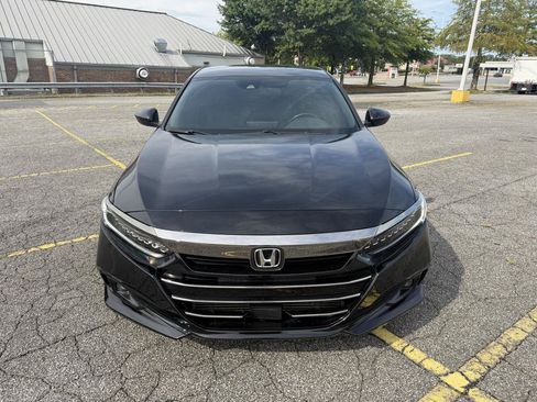 Used 2021 Honda Accord Sport image 2