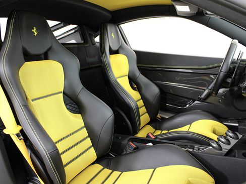 Used 2015 Ferrari 458 Speciale Coupe RWD image 27
