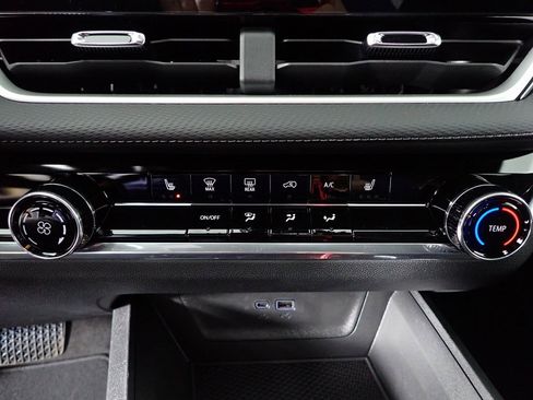 New 2025 Chevrolet Equinox LT w/ Safety and Technology Package image 26