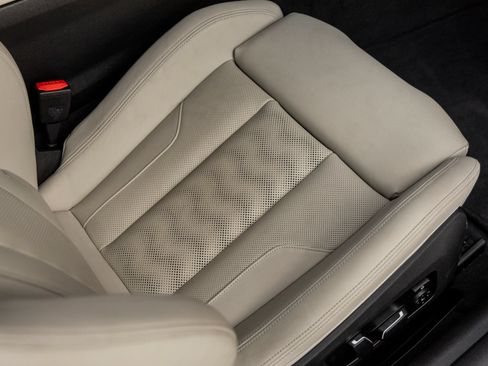 Used 2025 BMW M4 Coupe w/ Executive Package RWD image 35