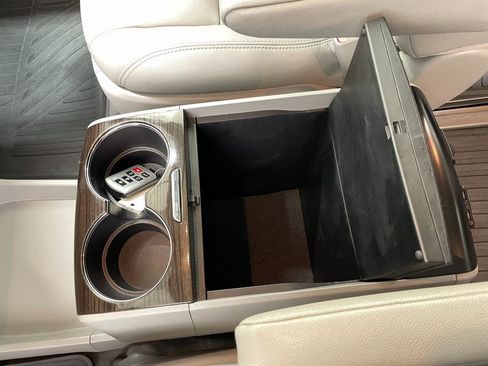 Used 2019 Toyota Sienna XLE image 36