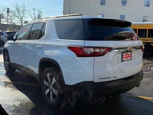 Used 2019 Chevrolet Traverse LT w/ LT Premium Package image 4