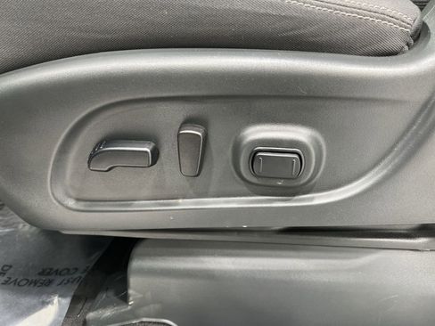 Used 2023 Nissan Titan SV w/ SV Convenience Package AWD/4WD image 12