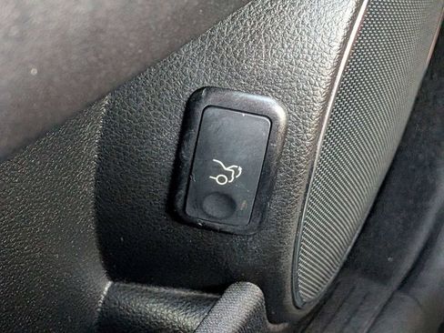 Used 2009 Mercedes-Benz C 300 Sedan image 28