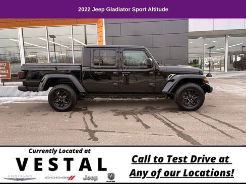 Used 2022 Jeep Gladiator Sport image 5