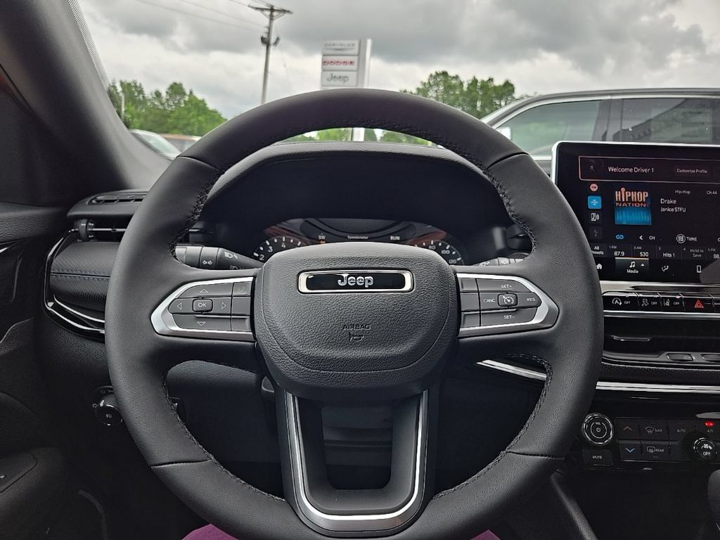 New 2026 Jeep Compass Latitude AWD/4WD image 37