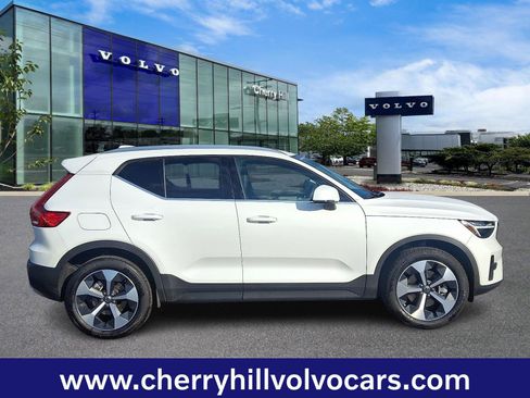 Certified 2025 Volvo XC40 B5 Core w/ Protection Package Premier image 8