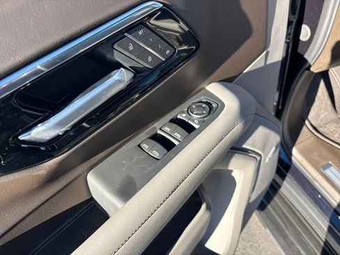 New 2026 Chevrolet Suburban LT image 11