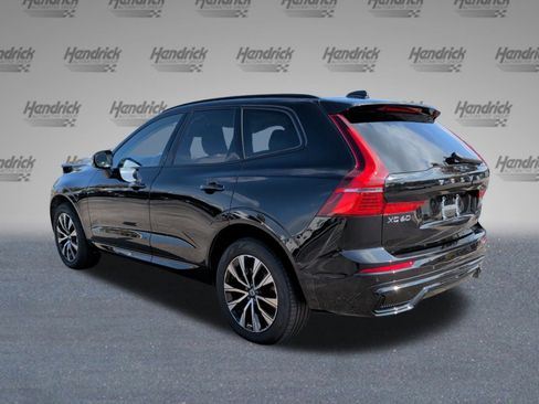 Used 2025 Volvo XC60 B5 Plus image 7
