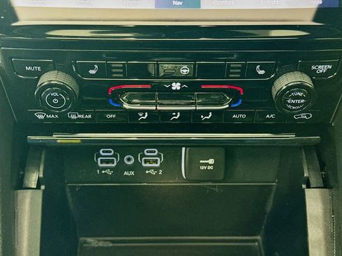 Used 2025 Jeep Grand Cherokee Limited w/ Black Appearance Package image 19