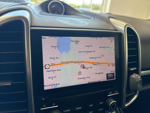 Used 2017 Porsche Cayenne Platinum Edition AWD/4WD image 19