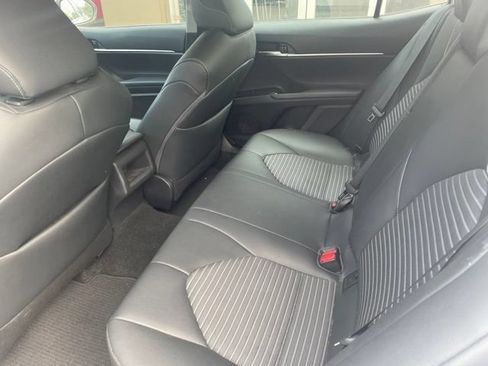 Used 2018 Toyota Camry SE w/ Convenience Package FWD image 14