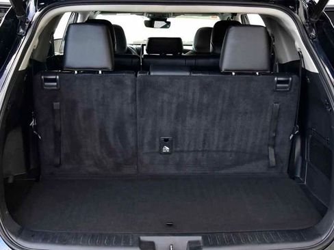 Certified 2023 Toyota Highlander XLE image 33