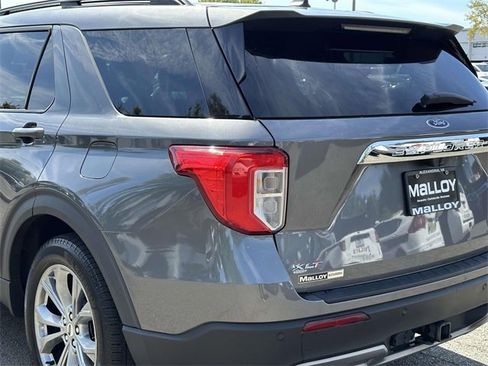 Used 2022 Ford Explorer XLT w/ Equipment Group 202A image 6