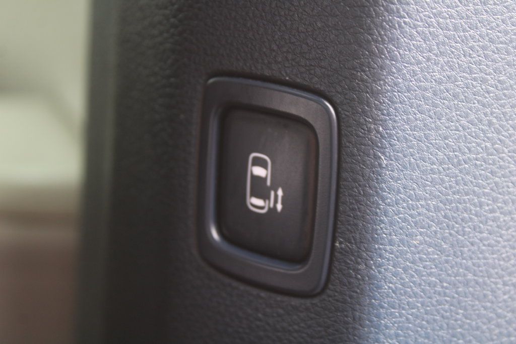 Certified 2025 Kia Carnival EX FWD image 8