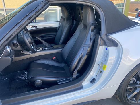Used 2022 MAZDA MX-5 Miata Grand Touring w/ Weather Package image 12