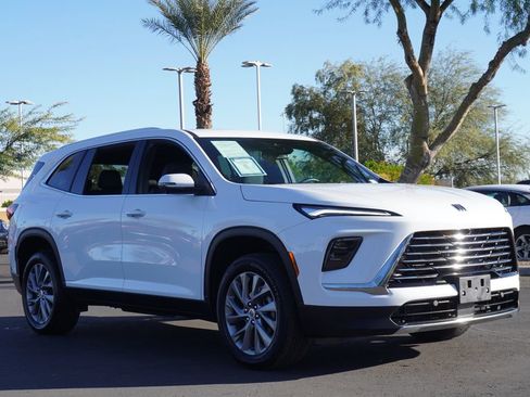 Used 2025 Buick Enclave Preferred image 4