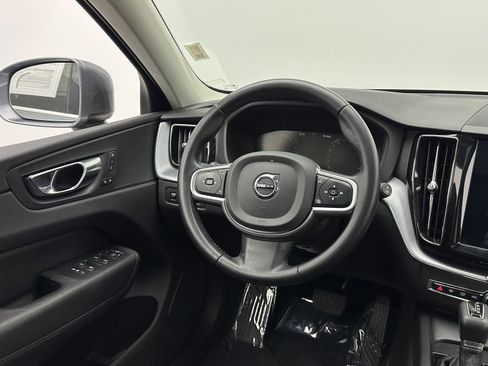 Used 2020 Volvo XC60 T5 Momentum image 24