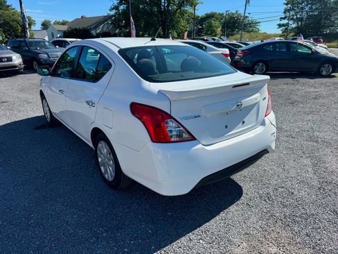 Used 2018 Nissan Versa SV FWD image 7