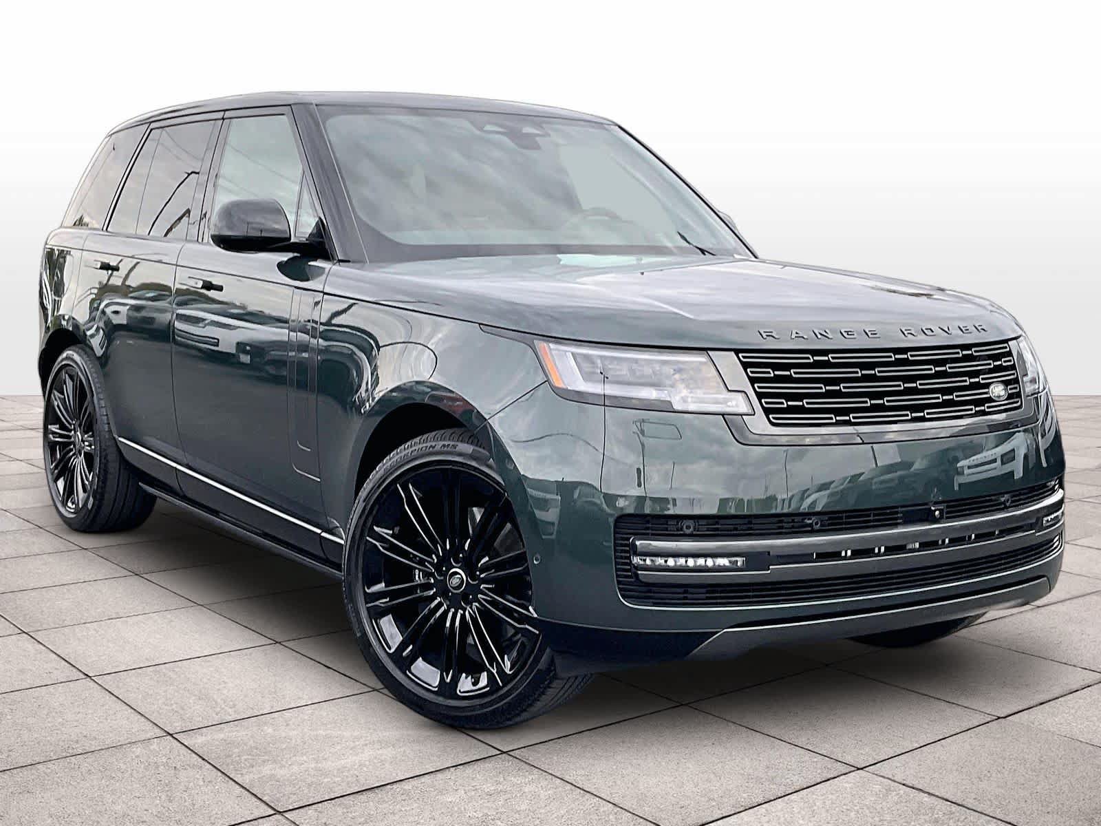 Used 2025 Land Rover Range Rover SE AWD/4WD image 2