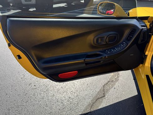 Used 2003 Chevrolet Corvette Z06 w/ Memory Package, 3 Drivers image 11