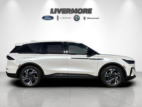 Used 2026 Lincoln Nautilus Premier w/ Equipment Group 102A AWD/4WD image 2