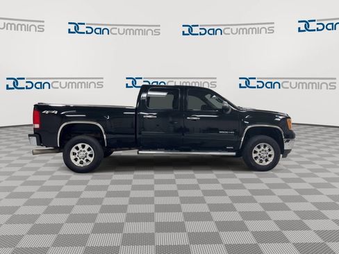 Used 2011 GMC Sierra 2500 SLT w/ Entertainment Package AWD/4WD image 9