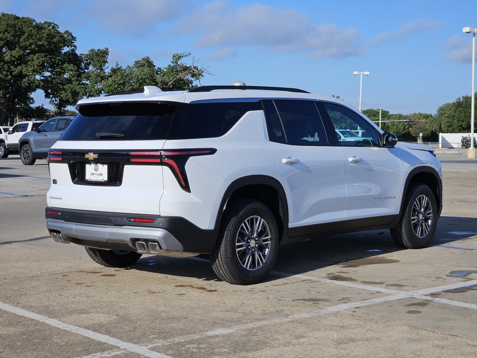 New 2027 Chevrolet Traverse LT w/ Driver Confidence Package FWD image 4