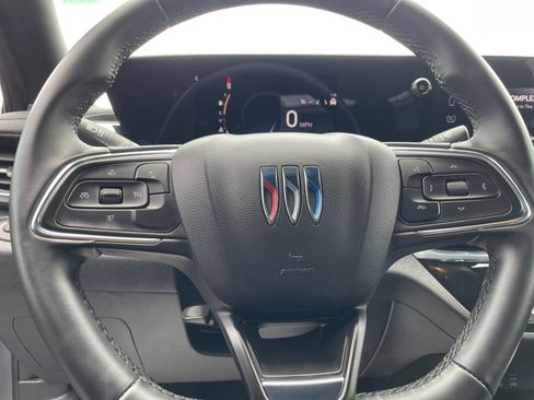 Used 2025 Buick Envista Sport Touring image 28