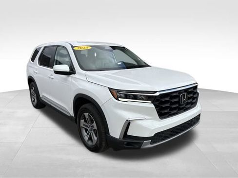 Used 2025 Honda Pilot EX-L image 8