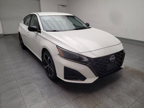 Used 2023 Nissan Altima 2.5 SR FWD image 13