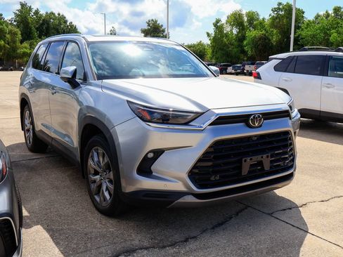 Used 2024 Toyota Grand Highlander AWD image 1