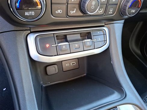 Certified 2023 GMC Acadia SLE w/ Driver Convenience Package image 12