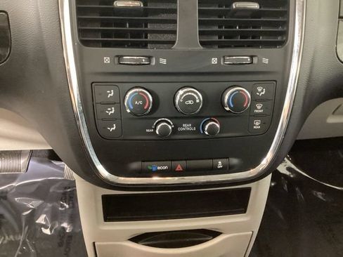 Used 2020 Dodge Grand Caravan SE FWD image 19