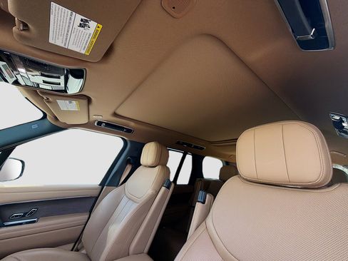 Used 2025 Land Rover Range Rover SE image 28