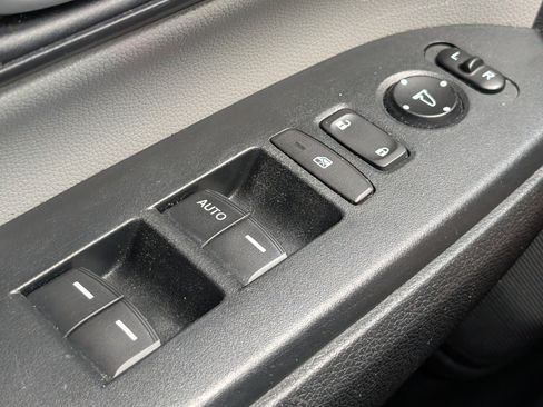 Used 2017 Honda CR-V LX image 19