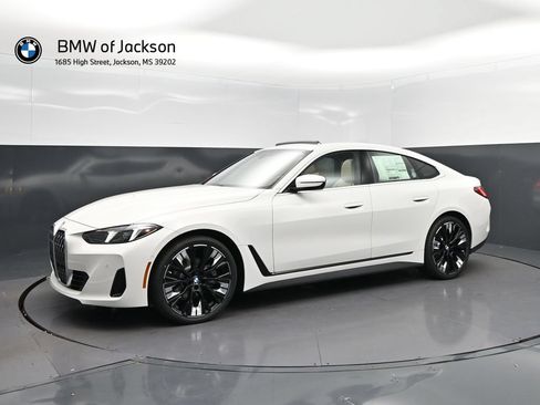 New 2026 BMW 430i w/ Premium Package RWD image 3