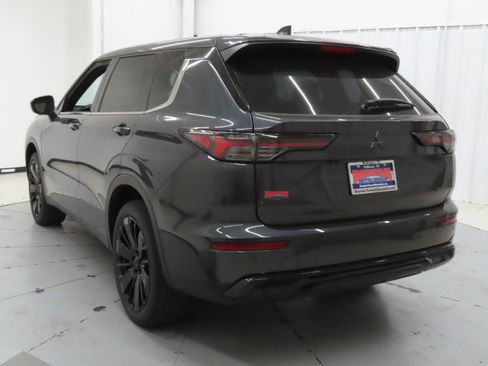 New 2026 Mitsubishi Outlander LE FWD image 5