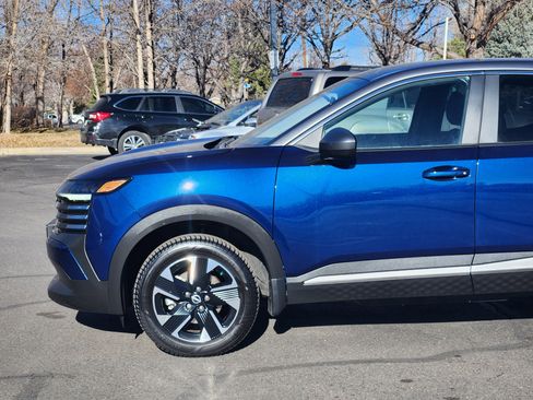 Used 2025 Nissan Kicks SV image 2